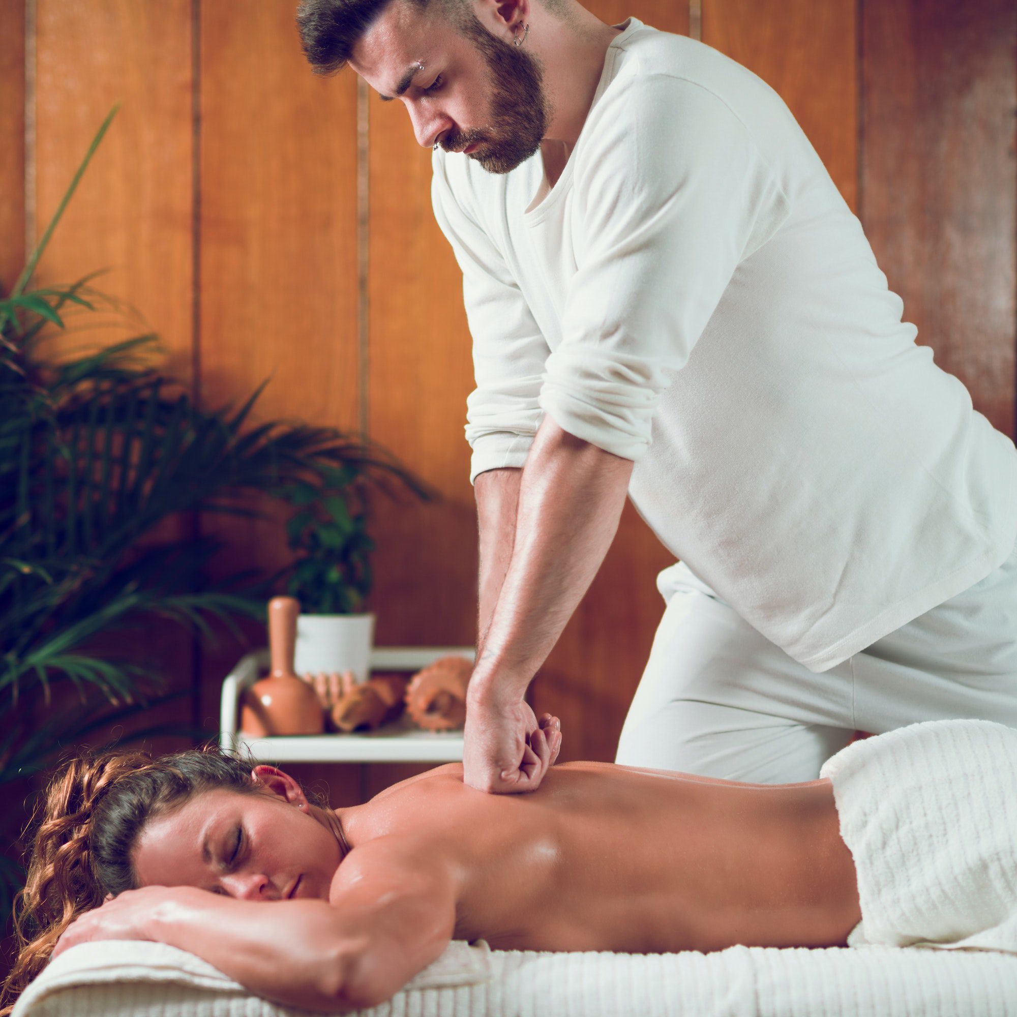 relaxing-back-massage relaxing back massage 1
